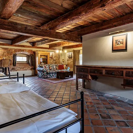 Gasthof Barokni Spejchar Tlučná